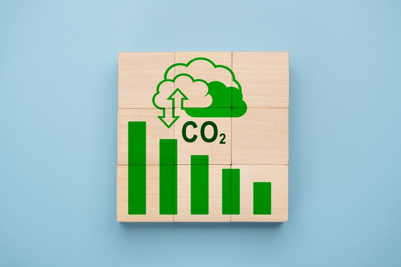 INOVATĪVA POLIMĒRU EMULSIJU IZSTRĀDE LAKU UN KRĀSU RAŽOŠANAI AR SAMAZINĀTU CO2 EMISIJU